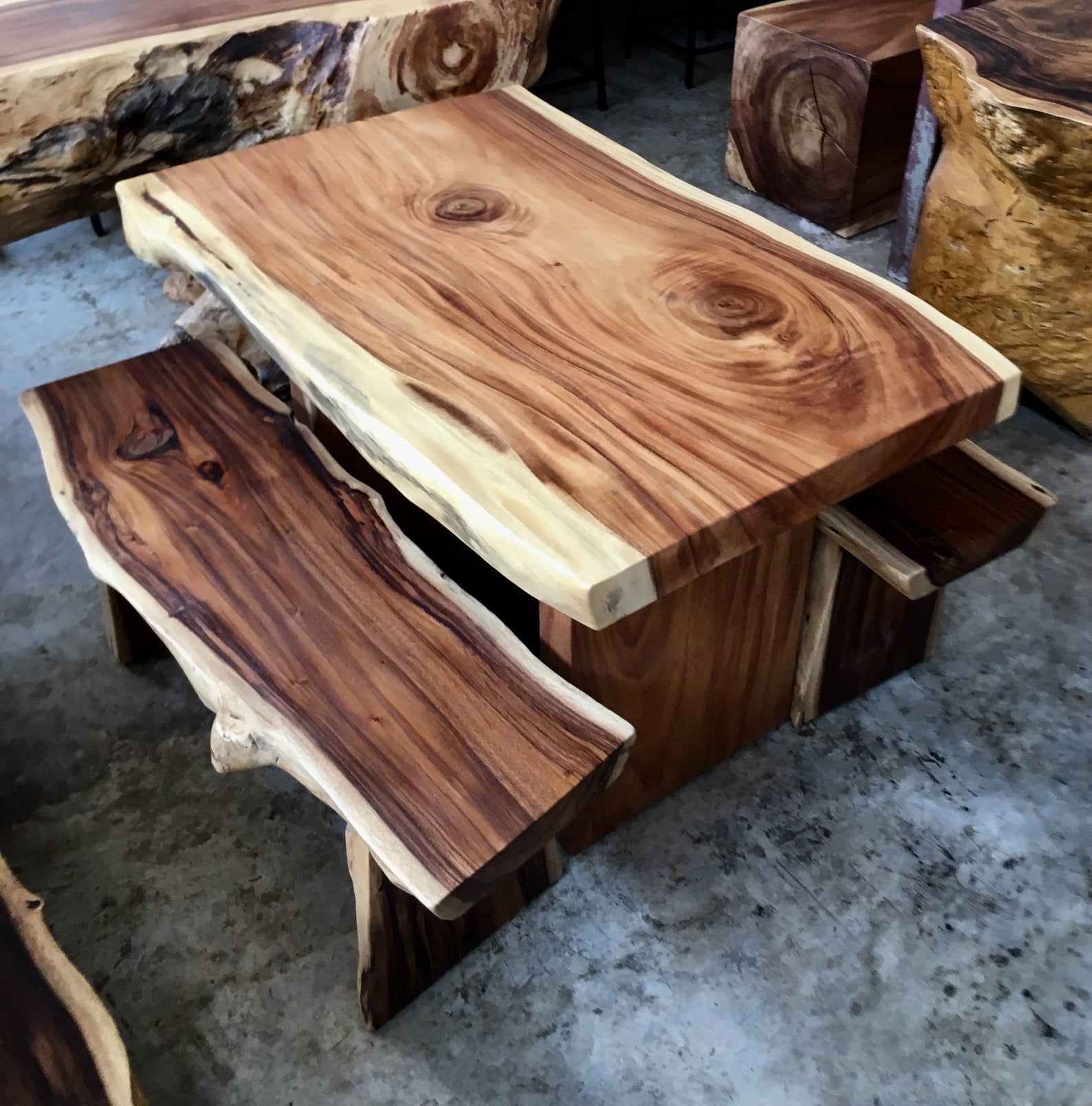 Live Edge Dining Table Bench Trestle epoxy custommade blackeningwoods hangiulkeninmali