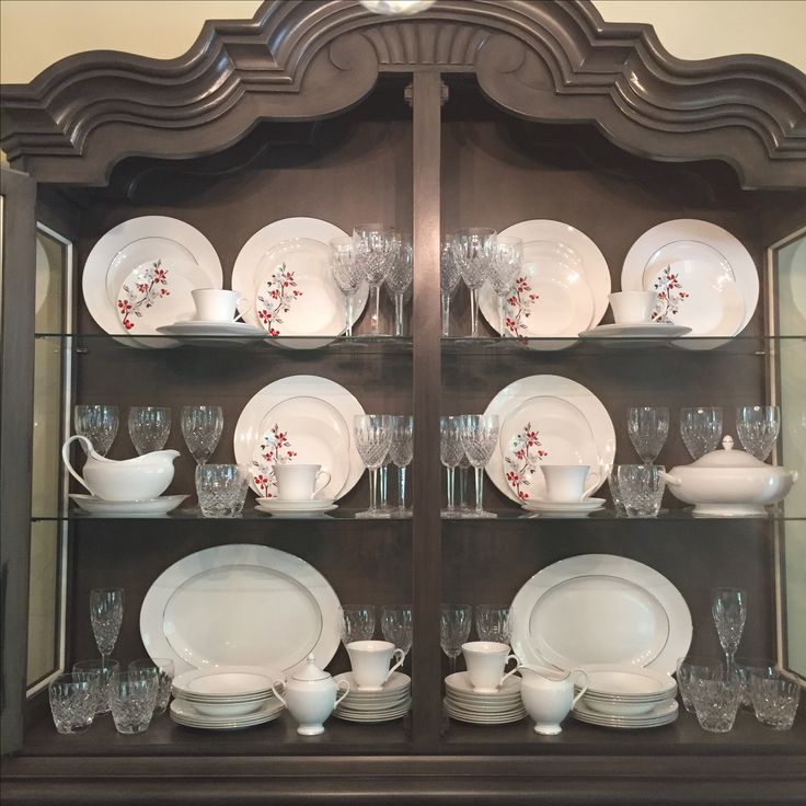 how to arrange a china cabinet How to arrange a china cabinet