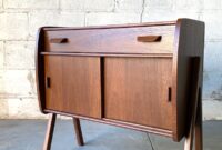 mid century modern entry table Mid century modern console entry table.